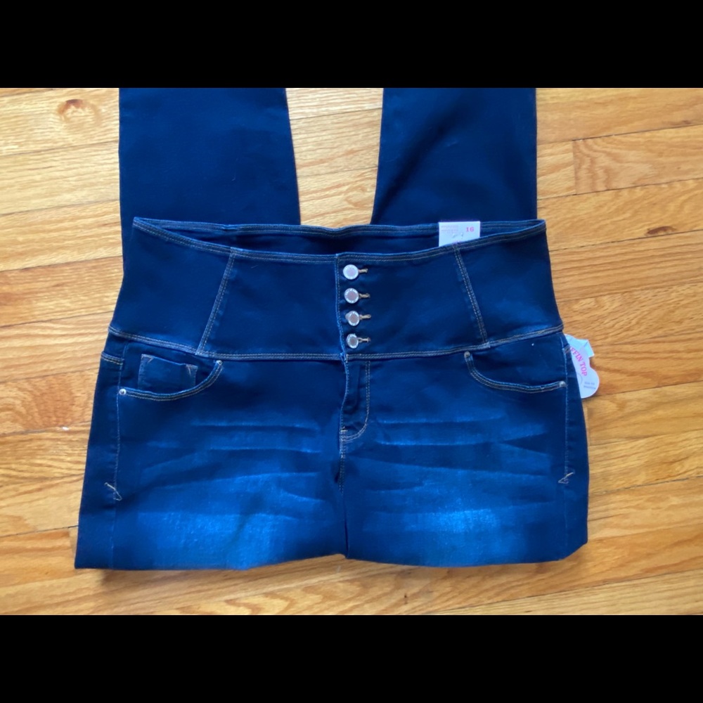 NEW! PLUS High Rise Jeans- Hide Muffin Top!